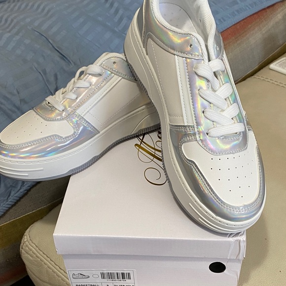 🎄Holiday Sale🎄Mata Shoes Holographic White/Silver Platform Fashion Sneakers NIB - Picture 3 of 7